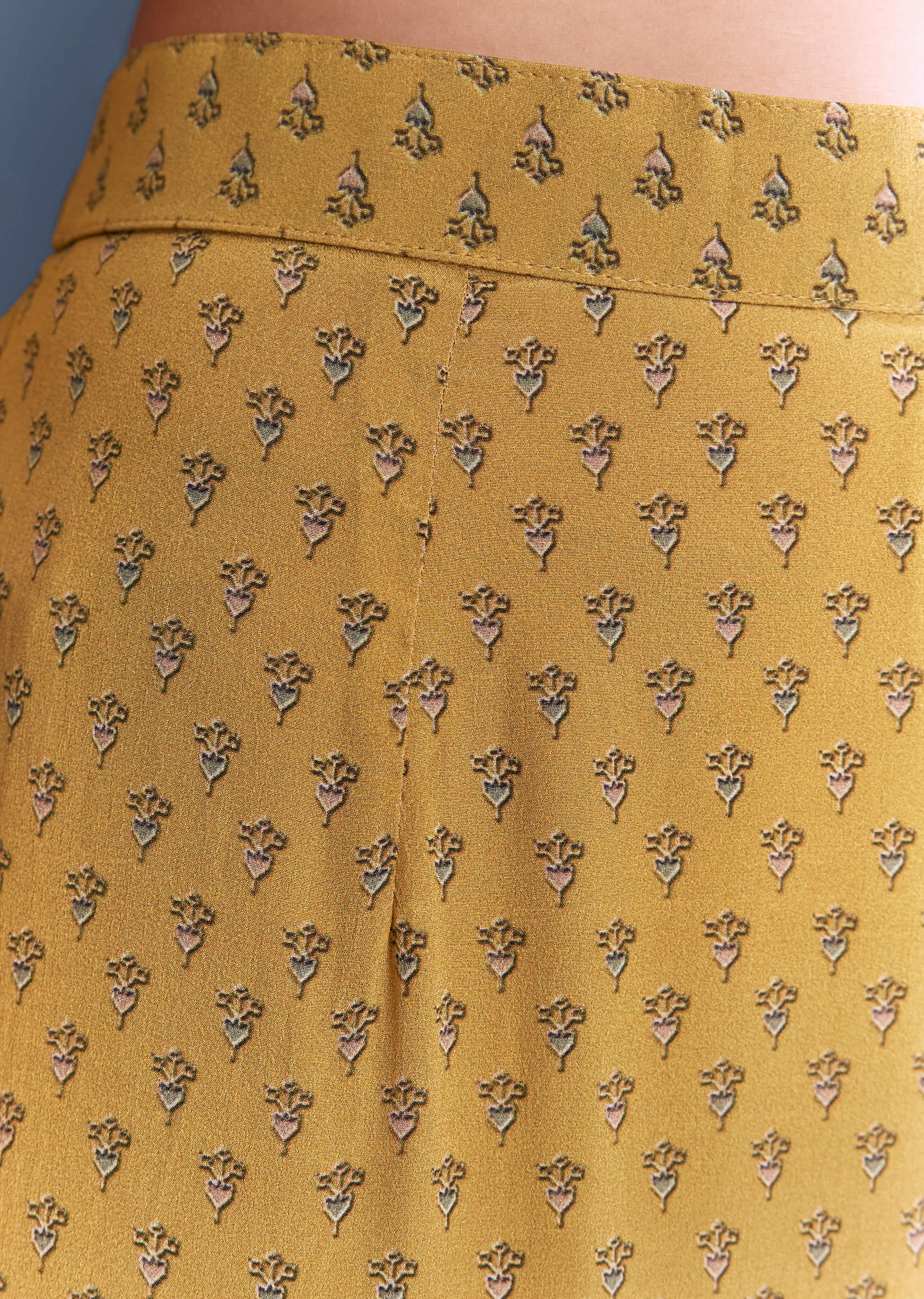 Yellow Crepe Printed Kurta Set With Floral Print - Image 6